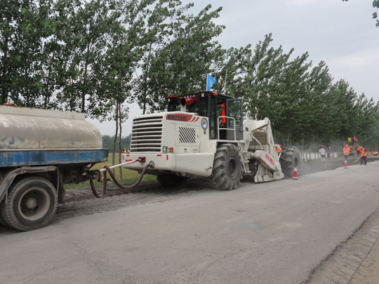 WR2300L，安徽靈壁水穩(wěn)路基冷再生
