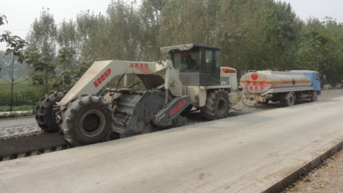 WR2300L，西華縣二灰碎石冷再生