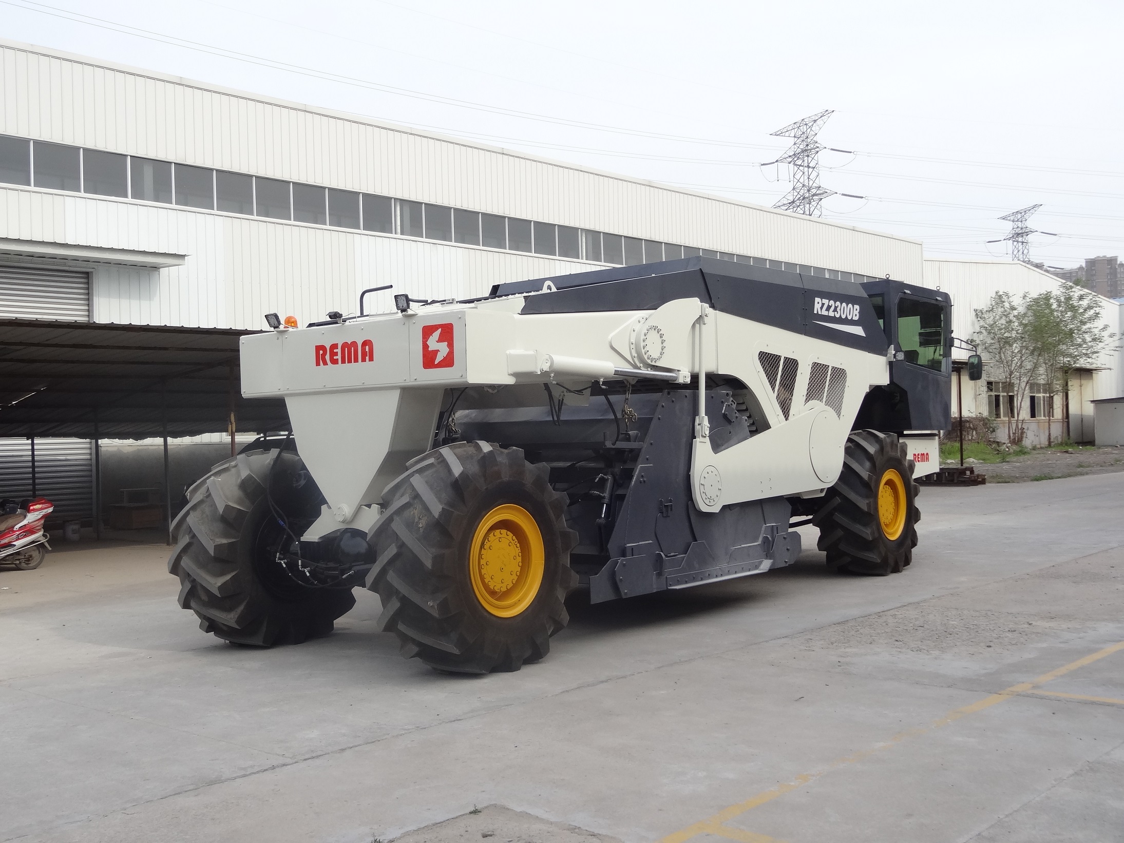 RZ2300B，邯鄲水穩(wěn)路基冷再生施工