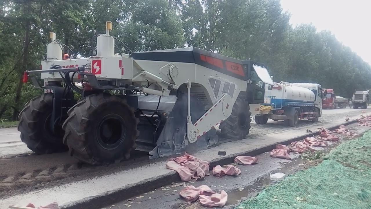 RZ2500，舞陽冷再生施工