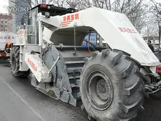 WR2300L，東營(yíng)西四路瀝青路面破碎